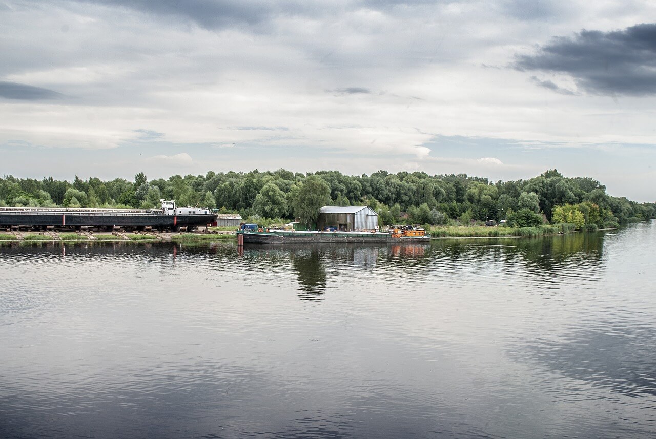 Majówka nad Zalewem Sulejowskim – zaplanuj długi weekend w Hotelu Podklasztorze!