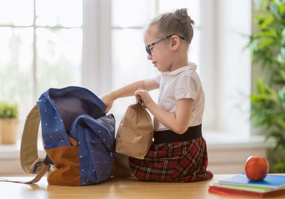 Powrót mody sprzed lat. Do jakich czasów nawiązują najpopularniejsze damskie plecaki vintage?