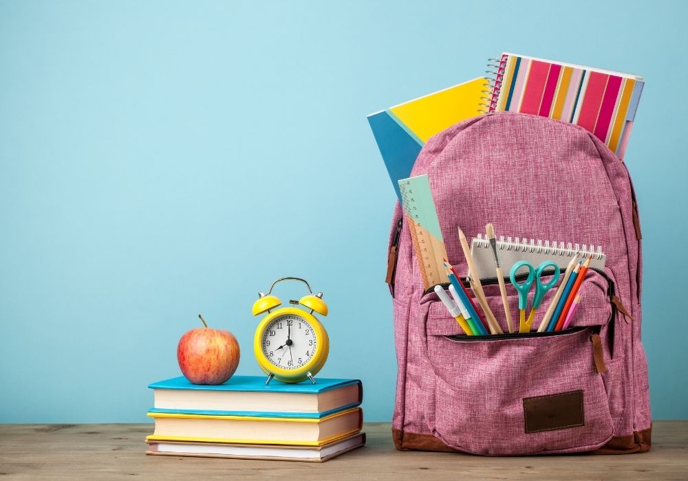 Rzepy, zamki, klamry. Jakie zapięcia najlepiej sprawdzą się w dziecięcym plecaku?