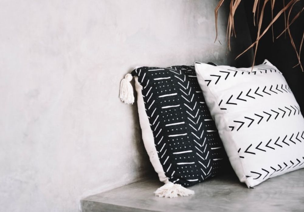 Poszewka DIY, czyli z czego i jak uszyć wyjątkową dekorację?