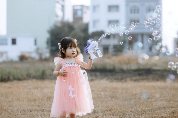 Elementy, które powinny zawierać sukienki dla dziewczynek na wesele dla prawdziwych księżniczek