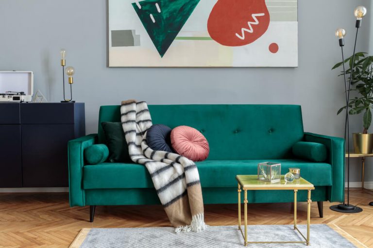 Kolorowe sofy do salonu – jakie barwy wybrać?