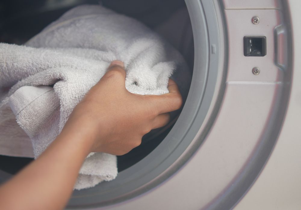 Pranie ręczników z octem i sodą – co daje i jak je wykonać?