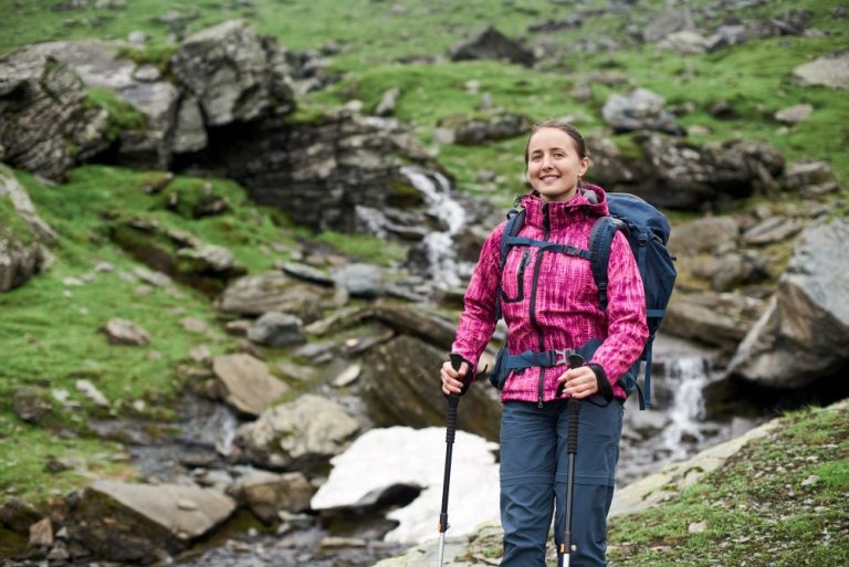 Jak ubrać się na wycieczkę w góry? Porady na każdą porę roku