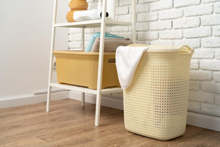 Jak wybrać odpowiedni kosz na pranie do swojej łazienki?