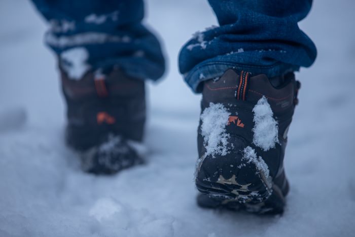 Buty trekkingowe wysokie czy niskie - wariant zimowy wysoki buty trekkingowe wysokie podczas zimowej wędrówki