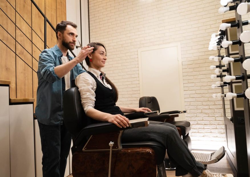 Wyposażenie salonu fryzjerskiego – lista niezbędnych mebli i dodatków