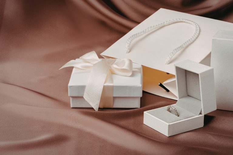 Jaka biżuteria na prezent? Poradnik